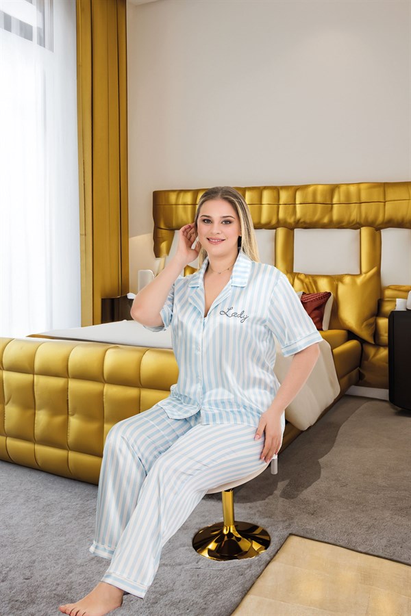Arias Closet Büyük Beden Şık Tasarım Mavi Çizgili Düğmeli Kısa Kol Lüx Saten Pijama Takımı - Görsel 1