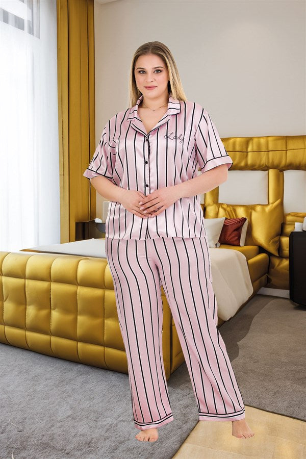 Arias Closet Büyük Beden Şık Tasarım Pembe Siyah Çizgili Düğmeli Kısa Kol Lüx Saten Pijama Takımı - Görsel 2