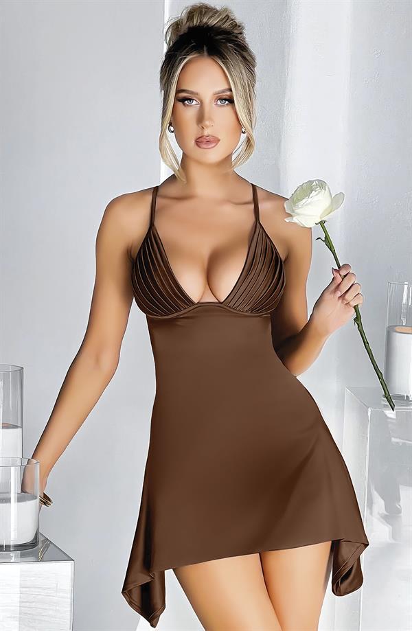 Arias Closet Özel Tasarım İnce Askılı Göğüs Dekolteli Kahverengi Mini Saten Gecelik - Görsel 1