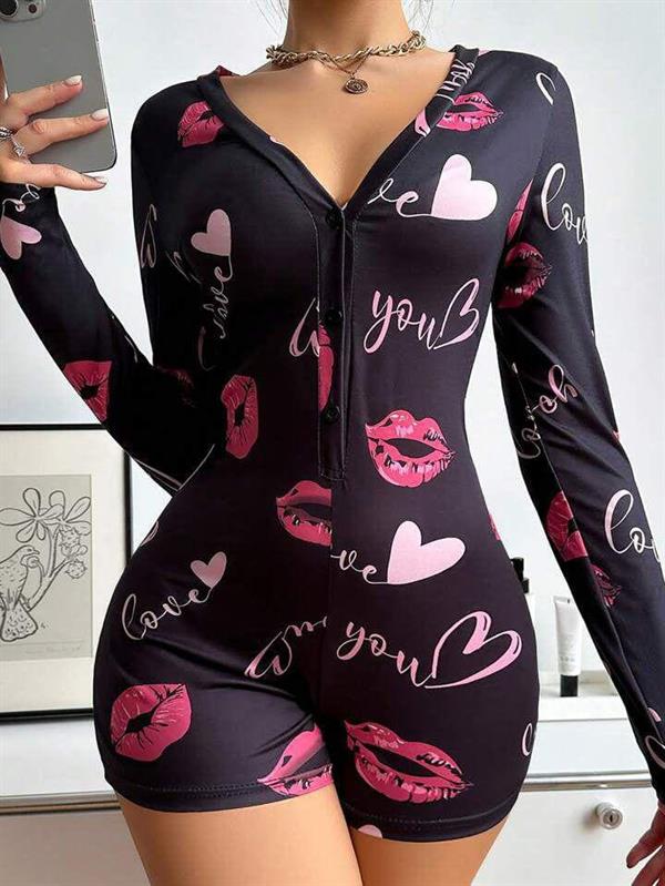 Arias Closet Pamuklu Kırmızı Öpücük ve Kalp Desenli Düğmeli Uzun Kol Tulum Pijama - Görsel 1