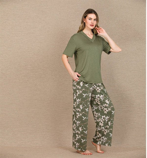 Arias Closet Şık Tasarım Çiçek Desenli Yeşil Kısa Kol Viskon Pijama Takımı - Görsel 2