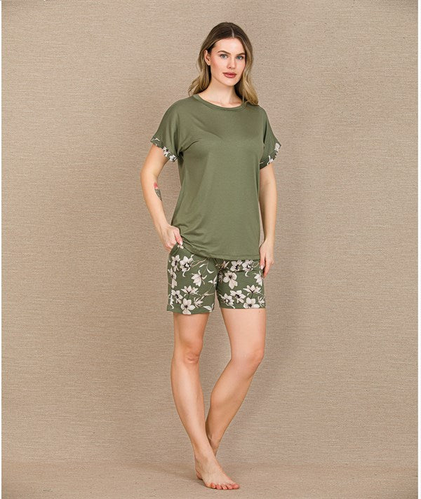 Arias Closet Şık Tasarım Çiçek Desenli Yeşil Şortlu Kısa Kol Viskon Pijama Takımı - Görsel 2