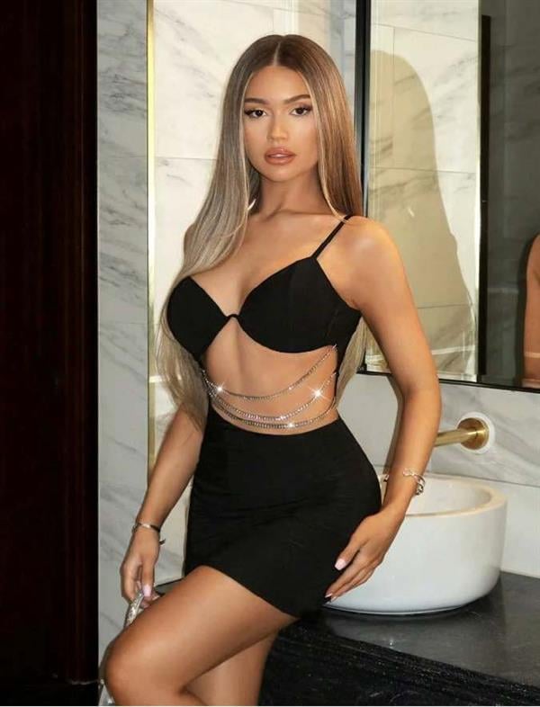 Arias Closet Zincir Detaylı Göğüs Dekolteli Siyah Mini Club Elbisesi - Görsel 1